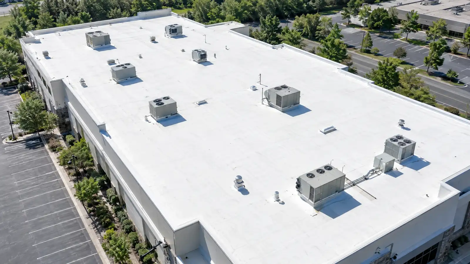 Surface view: a flat commercial roof in daylight that looks dry and uniform