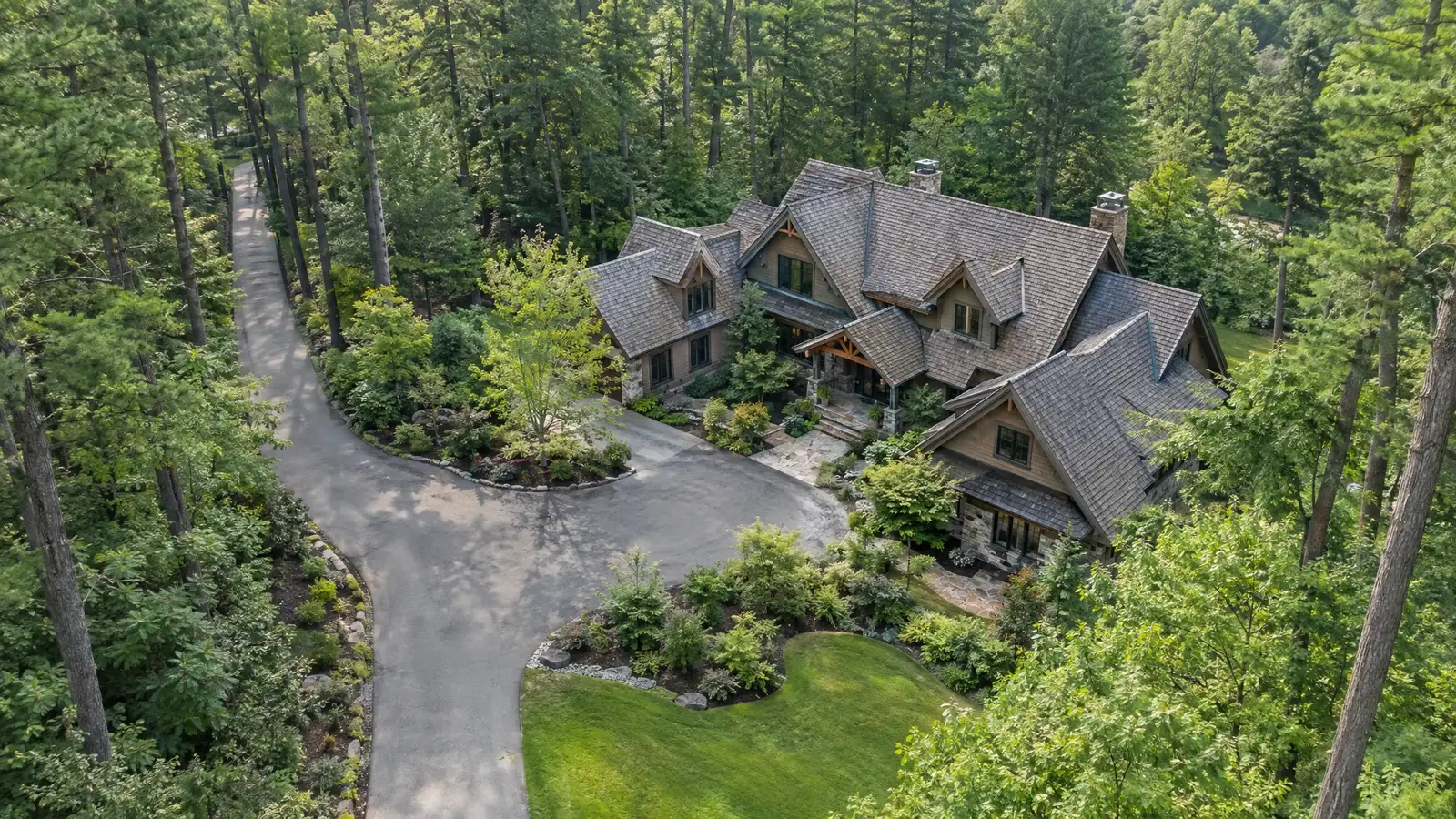 Roof inspection and leak detection in Forest Hills, Tennessee